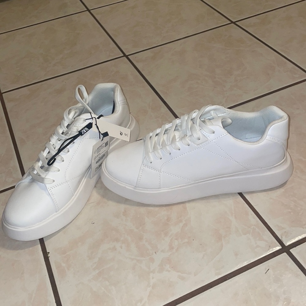 NWT Men’s Zara white tennis shoes